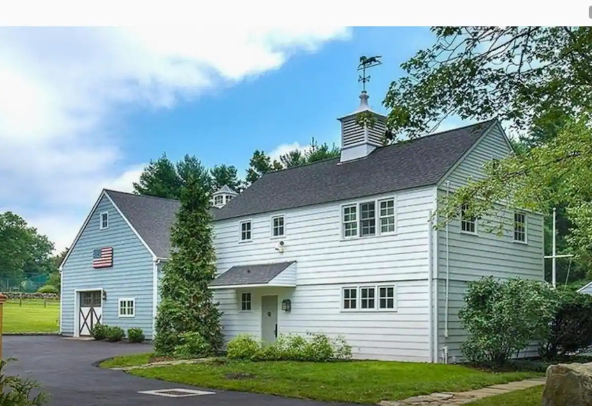 437 Hulls Farm Road - Carriage House